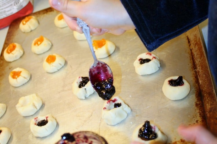 Thumbprint cookie recipe for Rosenmunnar from Sweden for kids