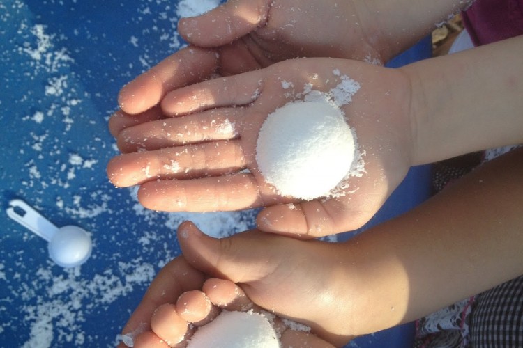 Playing with Instant Snow! A fun idea for playdates with kids.