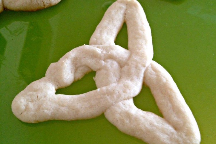 Celtic Knot Cookie Recipes to make with kids