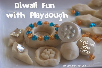 PlaydoughとビーズでDiwaliのためのあなた自身のDiyaを作る方法