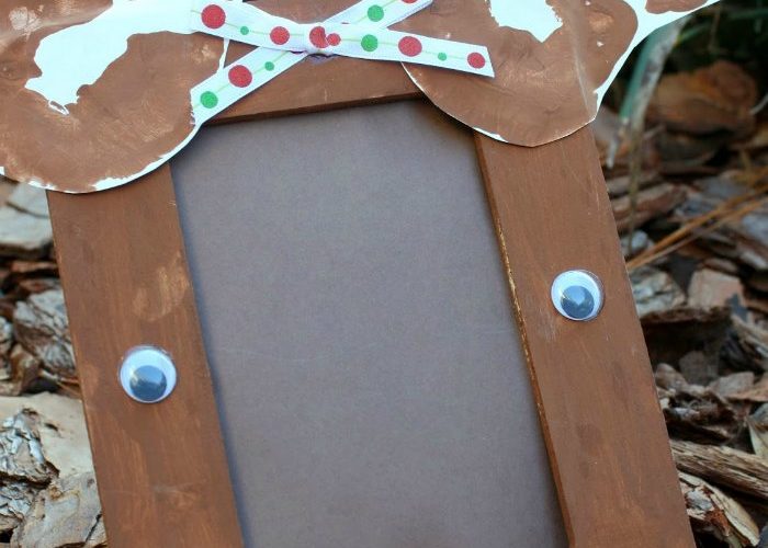 Reindeer handprint photo frame for a Handmade Gift Idea