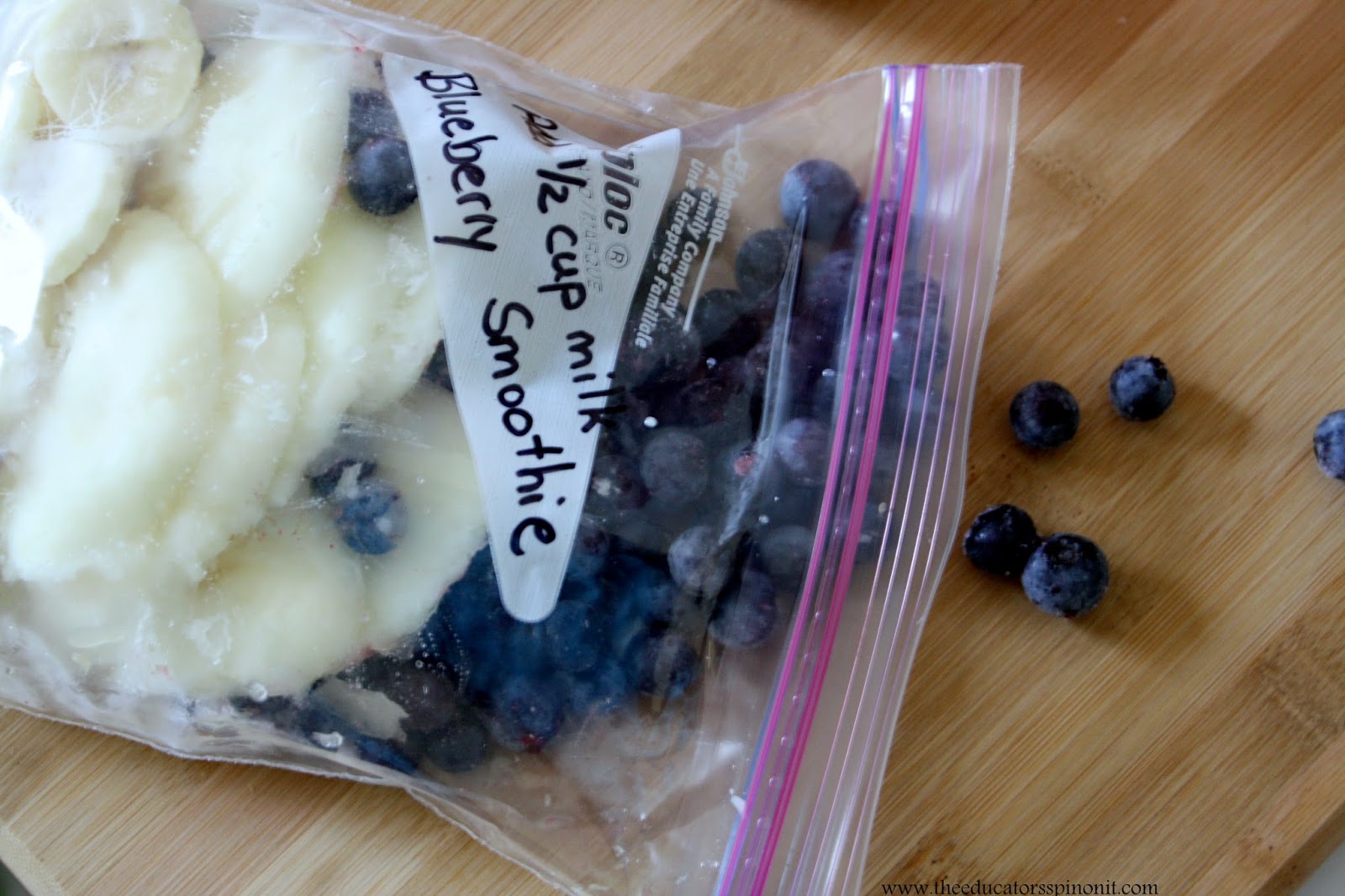 Making a ready to blend blueberry smoothie freezer pack