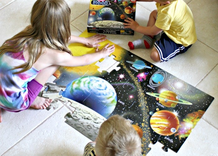 Earth Floor Puzzle to Learn about the Solar System with Kids