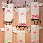 Chocolate bars wrapped in brown paper to look like reindeers for gift idea