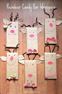 Chocolate bars wrapped in brown paper to look like reindeers for gift idea