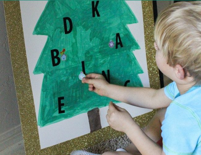 READ and Decoate, a Christmas Tree Letter Recognition Activity for Kids. Christmas Tree Letter craft. Learn your ABC's