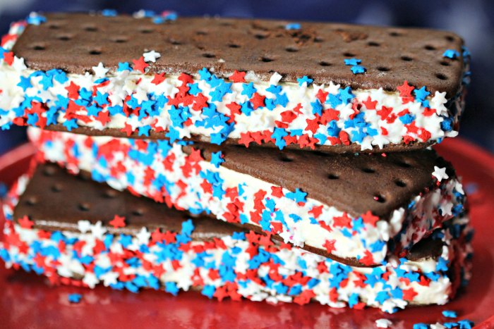 4th of July Ice cream sandwich recipe with star sprinkles