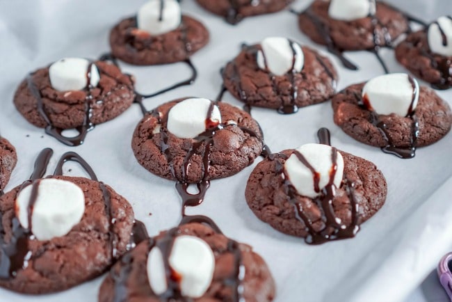 Drizzling chocolate of hot chocolate cookies
