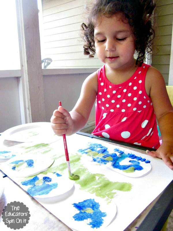 child making DAD outline for fathers day craft